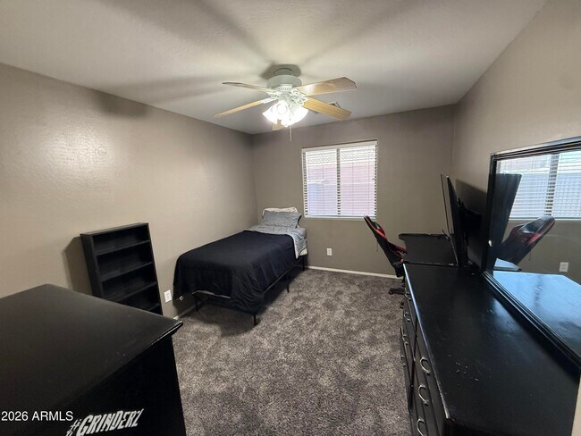 Building Photo - 5943 S 248th Dr