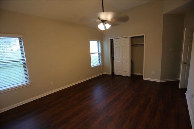 Building Photo - 3327 Summerwood Ln