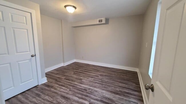Building Photo - Unit 206