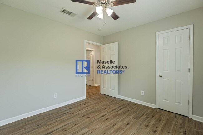 Building Photo - 3 Bed/2 Bath House on a Corner lot in Brandon