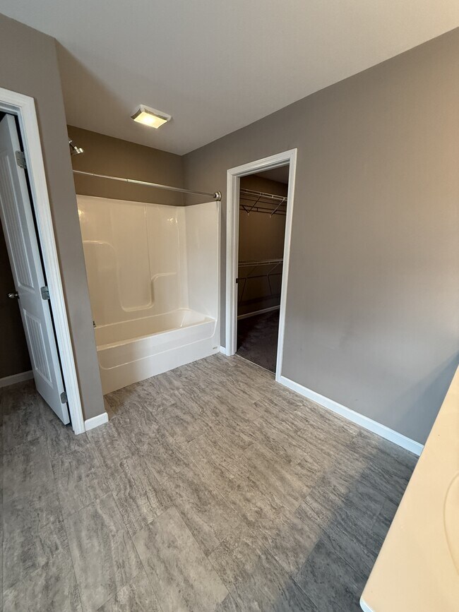 Building Photo - 3113 Dominion Dr