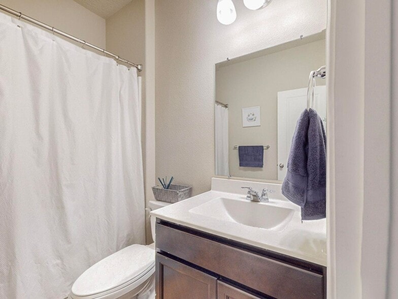 Building Photo - 2023 Silver Dollar St SE