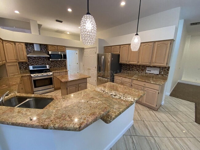 Building Photo - 5614 Craindale Dr