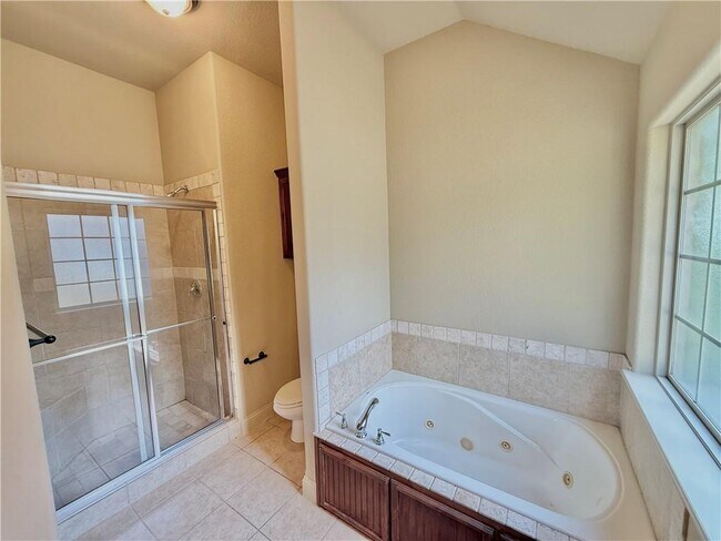 Building Photo - 511 Verona Way
