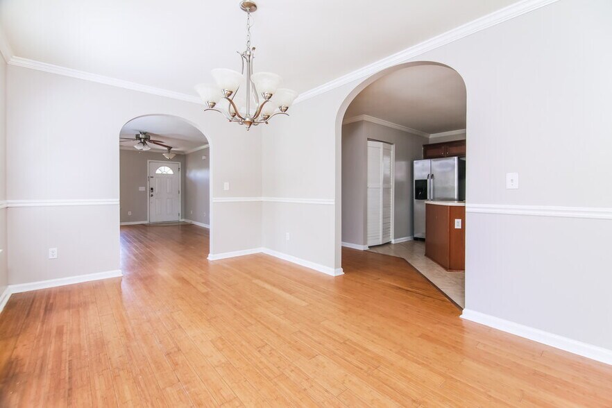 Building Photo - 709 Champion St