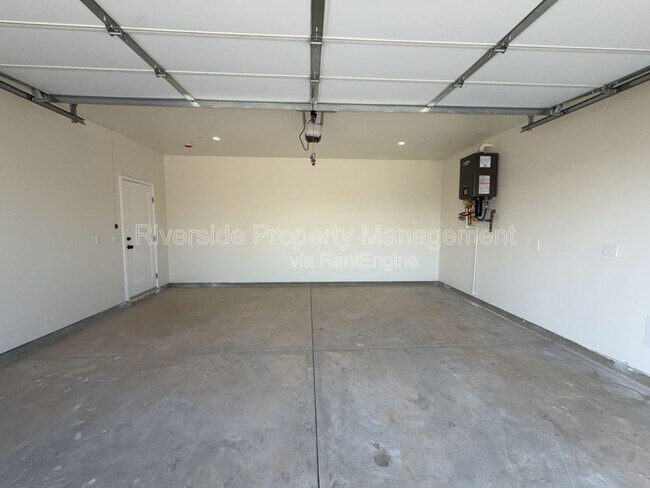 Building Photo - 7893 Mango Ave