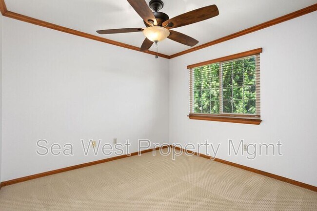 Building Photo - 4000 James Dr