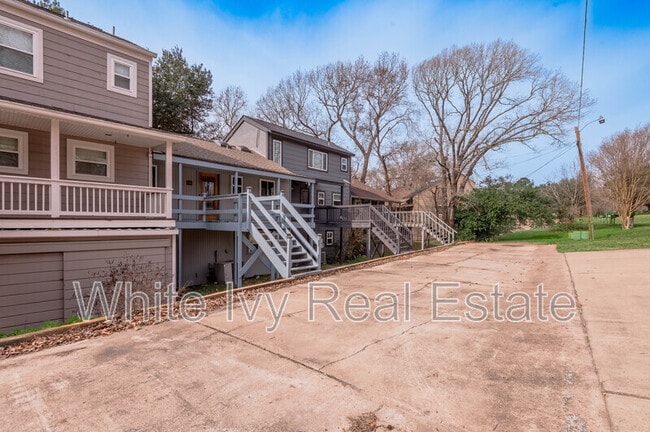 Building Photo - 356 Peach Is Rd