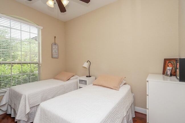 Building Photo - 6115 Sawland Dr