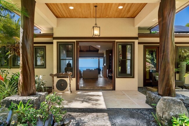 Building Photo - Luxury furnished 4 bedroom 3 bathroom with pool, spa, and outdoor showers