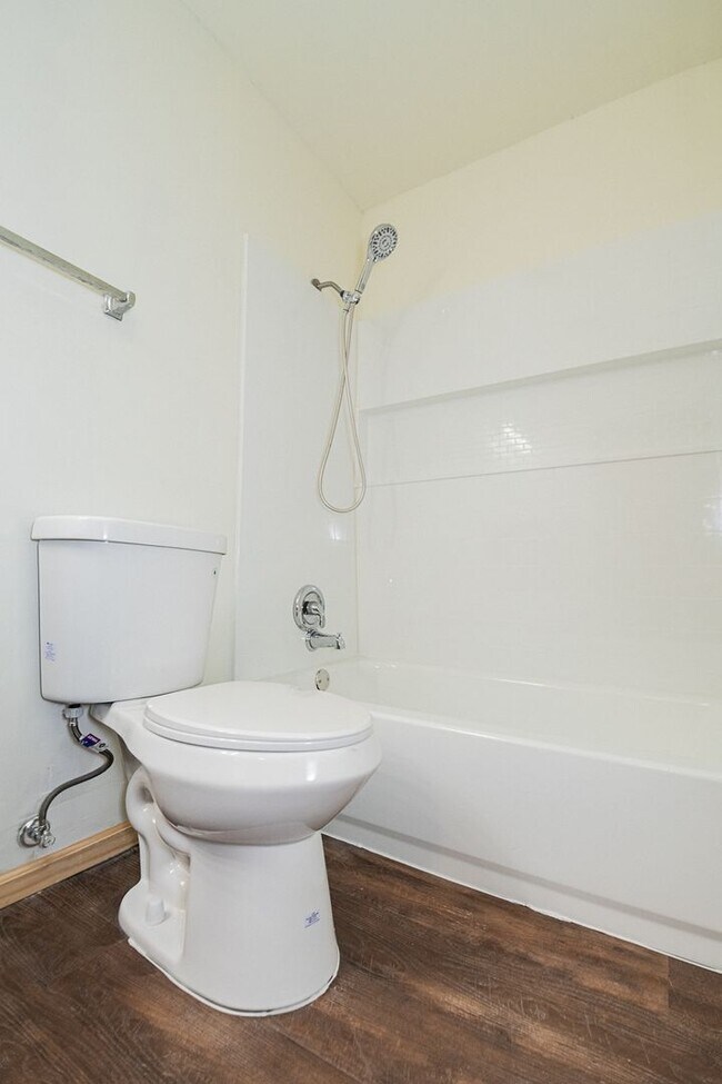 Building Photo - 702-708 E. 72nd