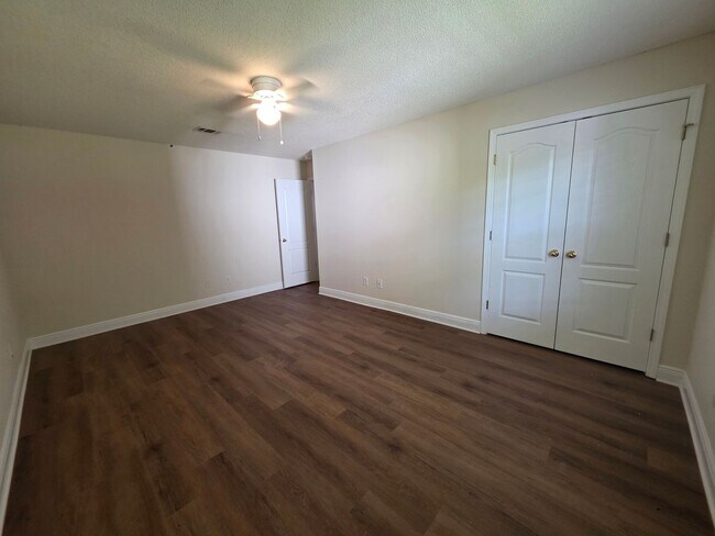 Building Photo - 4BR/3BA home with shed close to Navy Feder...