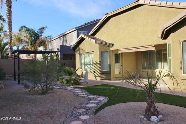 Building Photo - 17839 W Crocus Dr