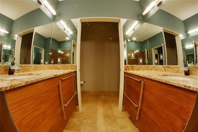 Master Bath - 4100 Forest Park Ave