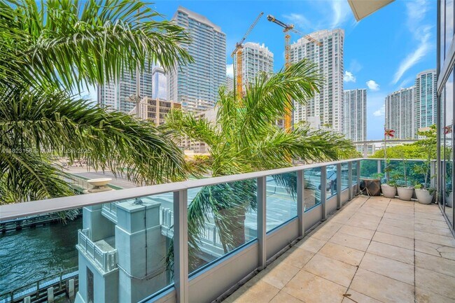 Building Photo - 200 Biscayne Blvd Way