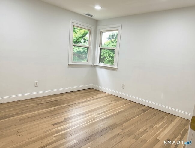 Building Photo - 51 Birchwood Rd
