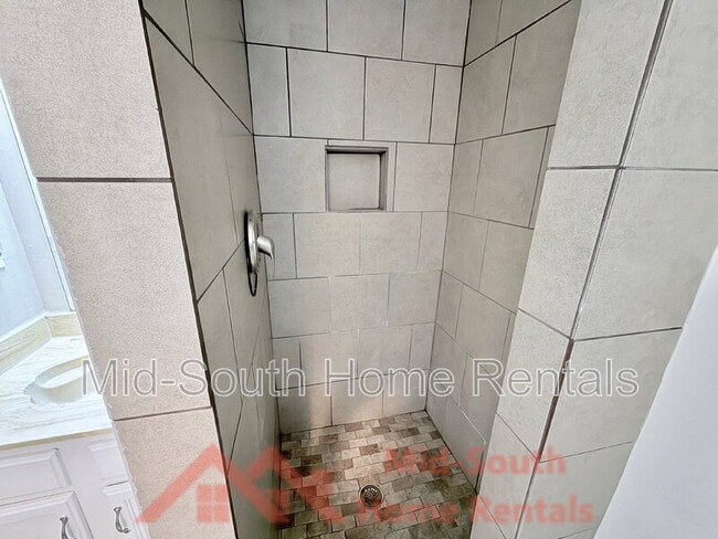 Building Photo - 3998 Victor Dr