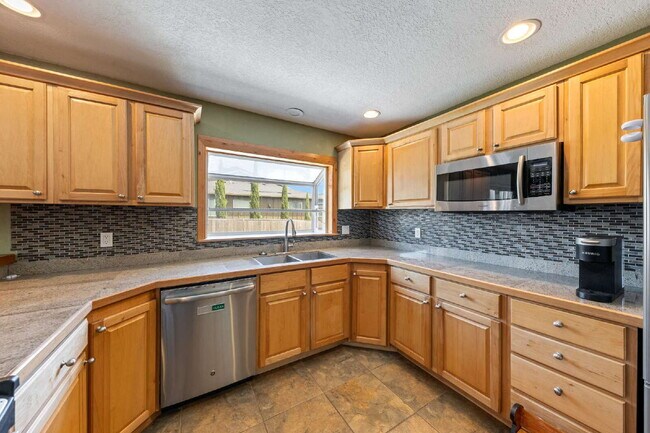 Building Photo - Charming 3-Bedroom Home with 2 Full Baths ...