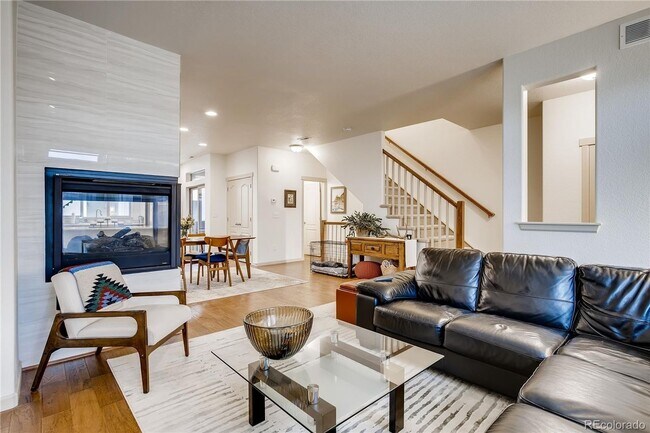 Building Photo - Gorgeous Townhouse in Breathtaking Solterr...