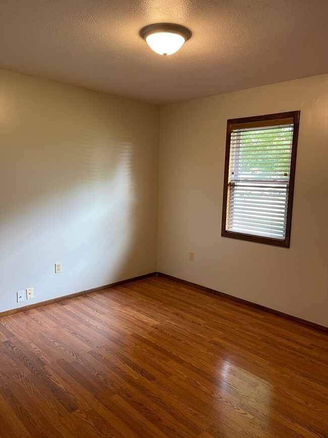 Building Photo - Available 7/25! If you are looking for a l...