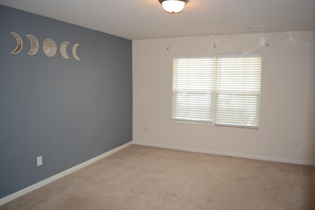 Building Photo - 2441 Westgate Dr