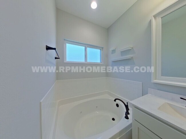Building Photo - Elegant, 4 Bed, 3.5 bath Nearly New & Move-In Ready in Shalimar