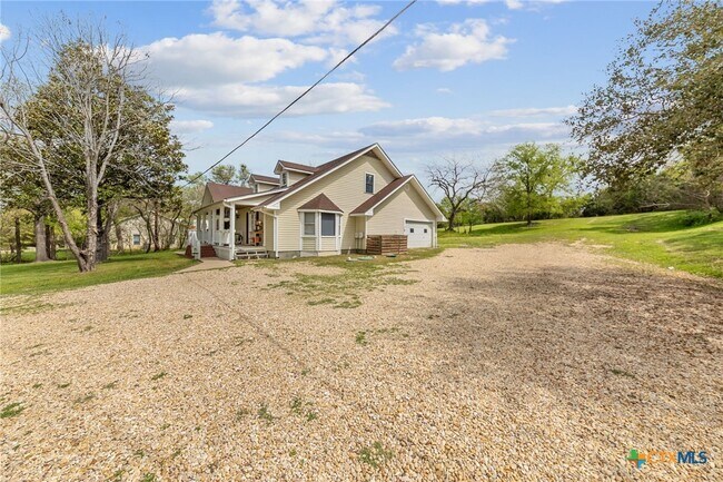 Building Photo - 716 Center Cir