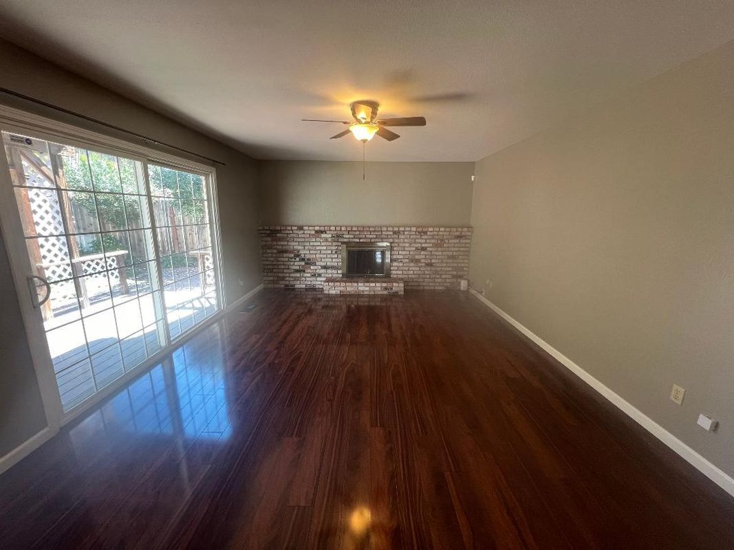 Building Photo - 3421 Serpentine Dr