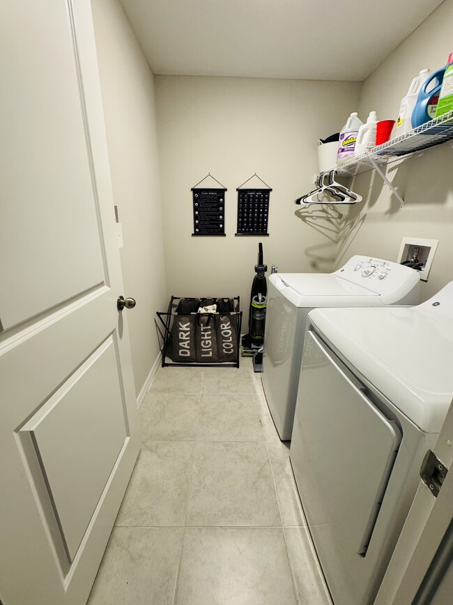 Building Photo - 7335 Canterbury Bells Ct