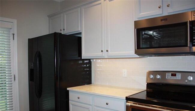 Building Photo - Beautiful Townhome in coveted Steele Creek - Berewick