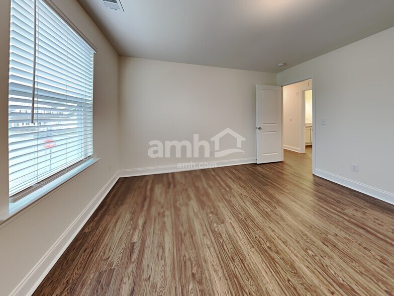 Building Photo - 208 Parkside Blvd