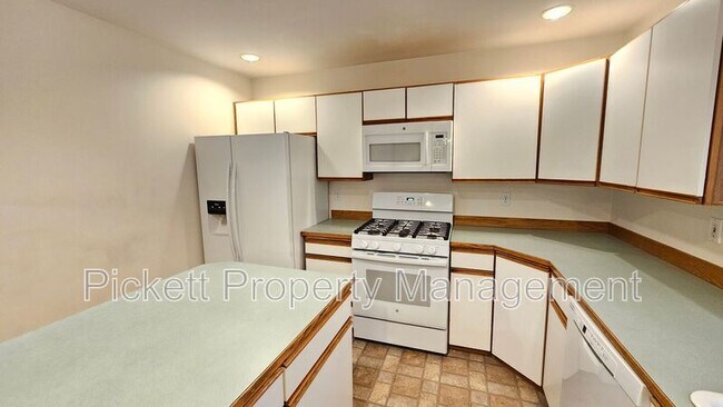 Building Photo - 12220 Ravena Pl NW