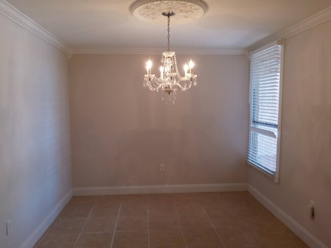 Building Photo - 536 Orange Dr