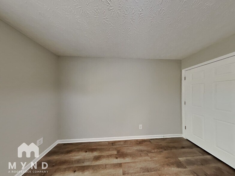 Building Photo - 5757 Strathmoor Manor Cir