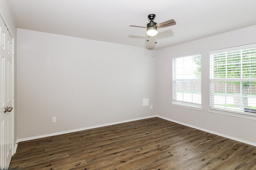 Building Photo - 1844 Thorntree Ln