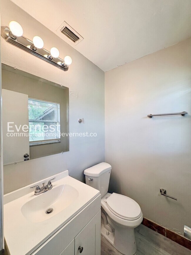 Building Photo - Limited Time Special Offer / 3 Bed/1.5 Bath Home with Carport / Pet-Friendly / Available Now!