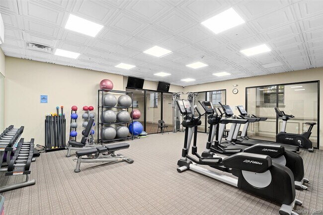 Building Photo - 4 Goldman Ct