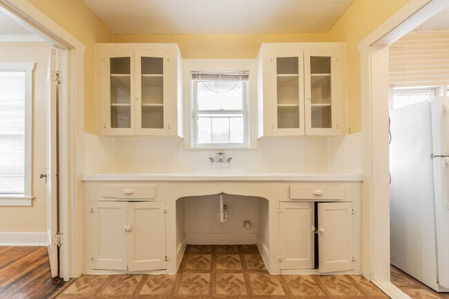 Building Photo - 631 E Ashby Pl
