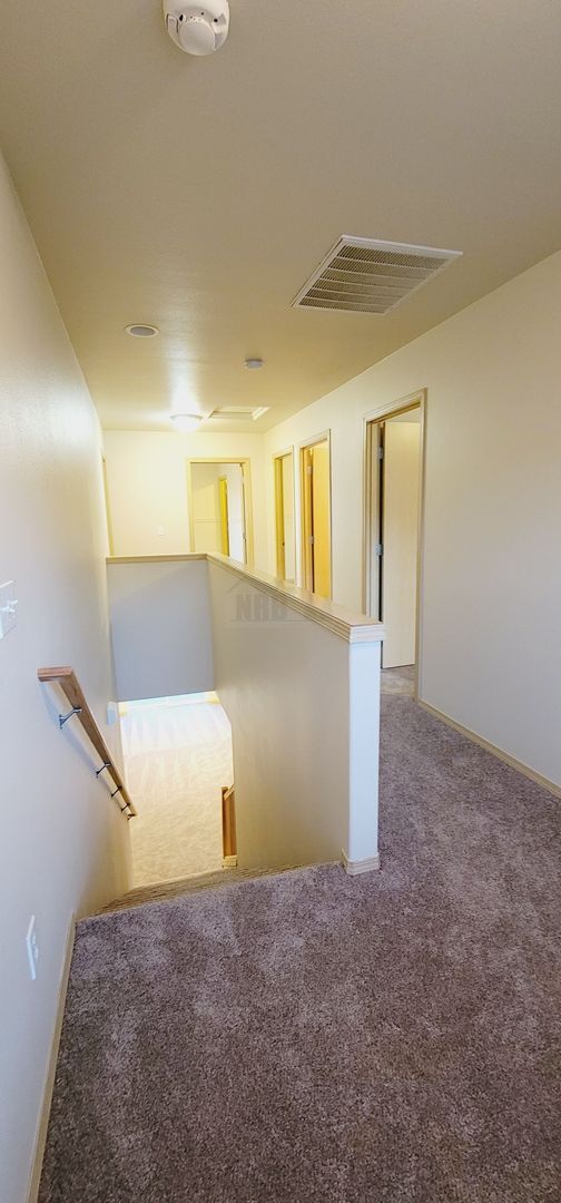 Building Photo - Absolutely Beautiful Two-story House in Si...
