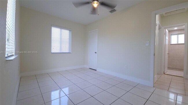 Building Photo - 7410 SW 37th St