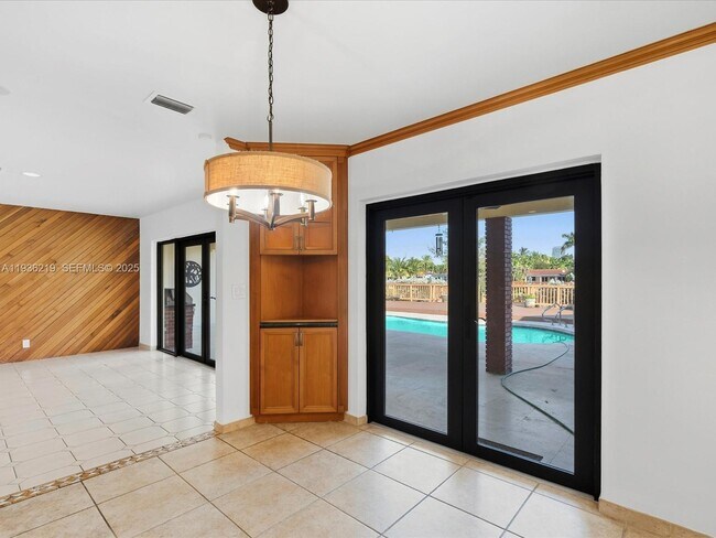 Building Photo - 21151 NE 22nd Ct