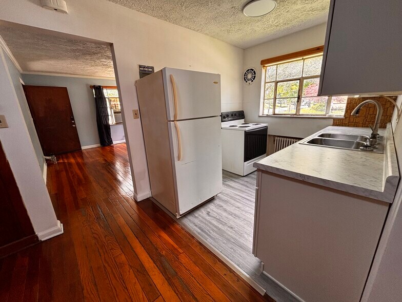Building Photo - 360 Ross Ave