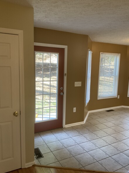 Building Photo - 114 Sutherland Dr