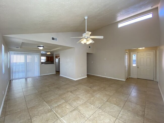 Building Photo - CUTE and COZY - MUST SEE HOME