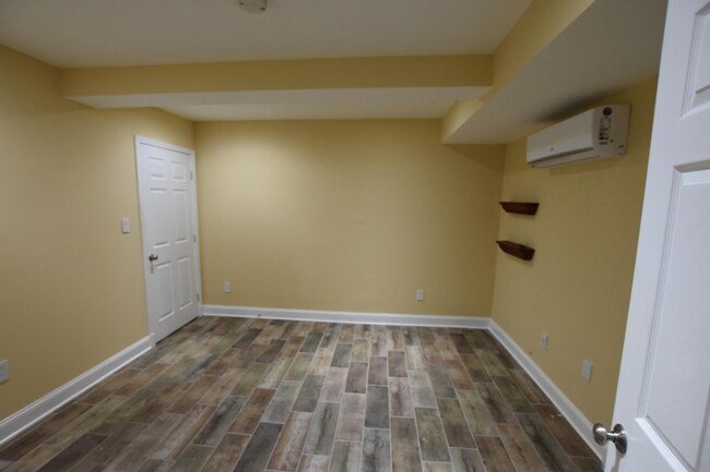 Building Photo - Charming 2BR/1BA Ground Level Condo in Tak...