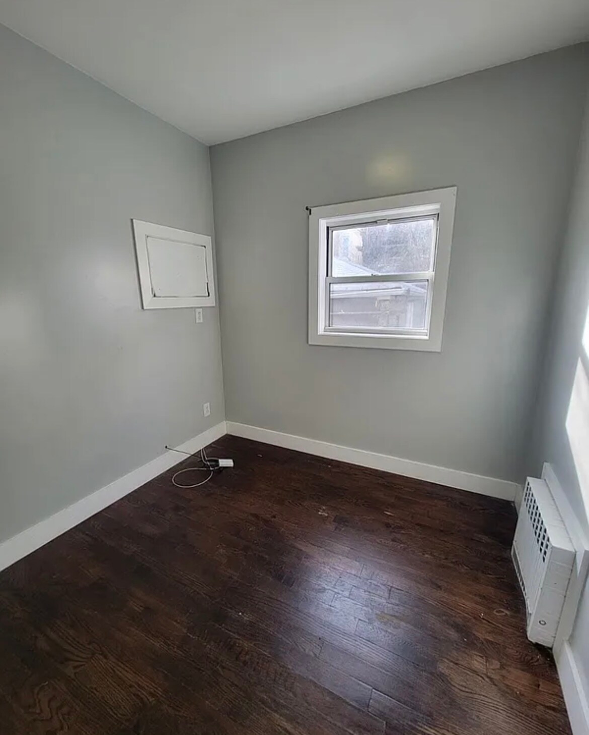 Building Photo - 676 E 5th St