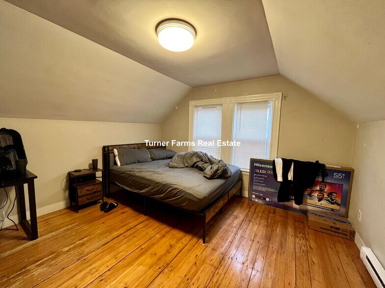 Building Photo - 124 Calumet St