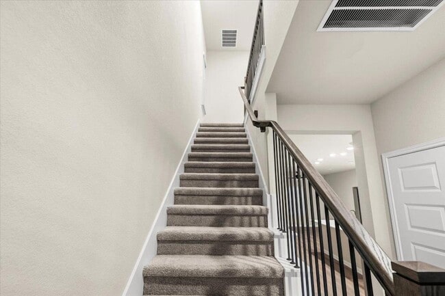 Building Photo - 5900 Whisper Creek Dr