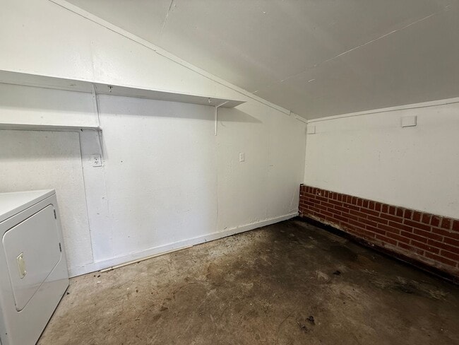 Building Photo - Must see 2 - bedroom, 1 -bath all brick home