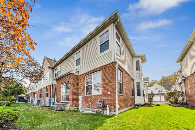 Building Photo - 1686 Buckingham Dr
